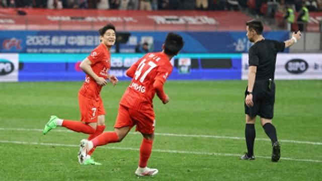 爱奇艺体育-302天蛰伏，8分钟绽放！武磊满血归来，海港有救了！|上海海港|青岛西海岸|康复|球队|训练_新浪体育_新浪新闻